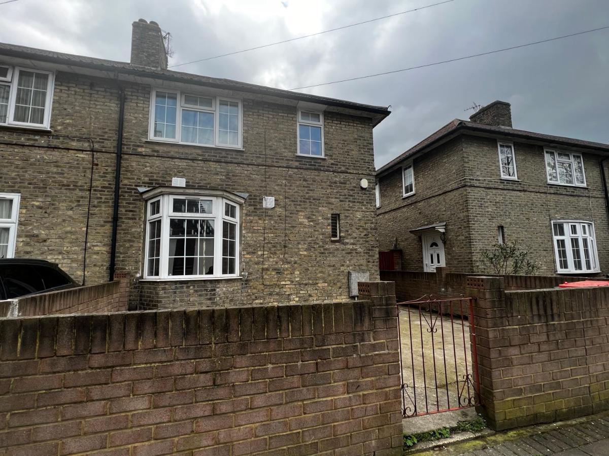 Good Priced Single In Sherperds Bush Guest house
