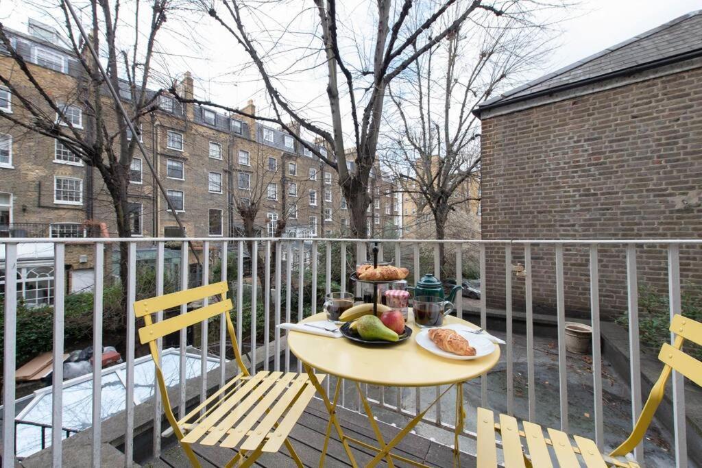 Apartment Chelsea Stunning Two Bedroom Townhouse With Airconditioning London