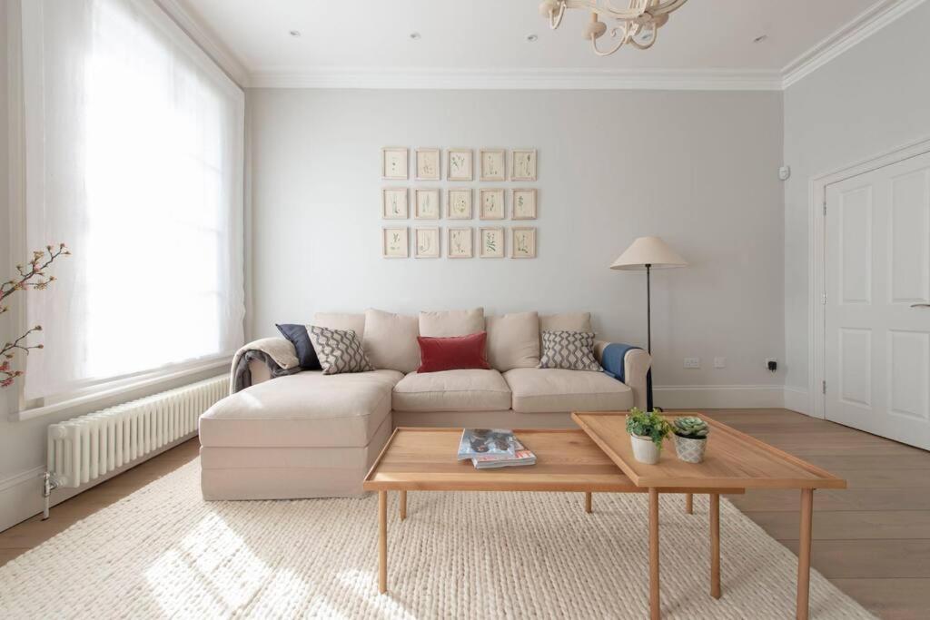 Apartment Chelsea Stunning Two Bedroom Townhouse With Airconditioning London
