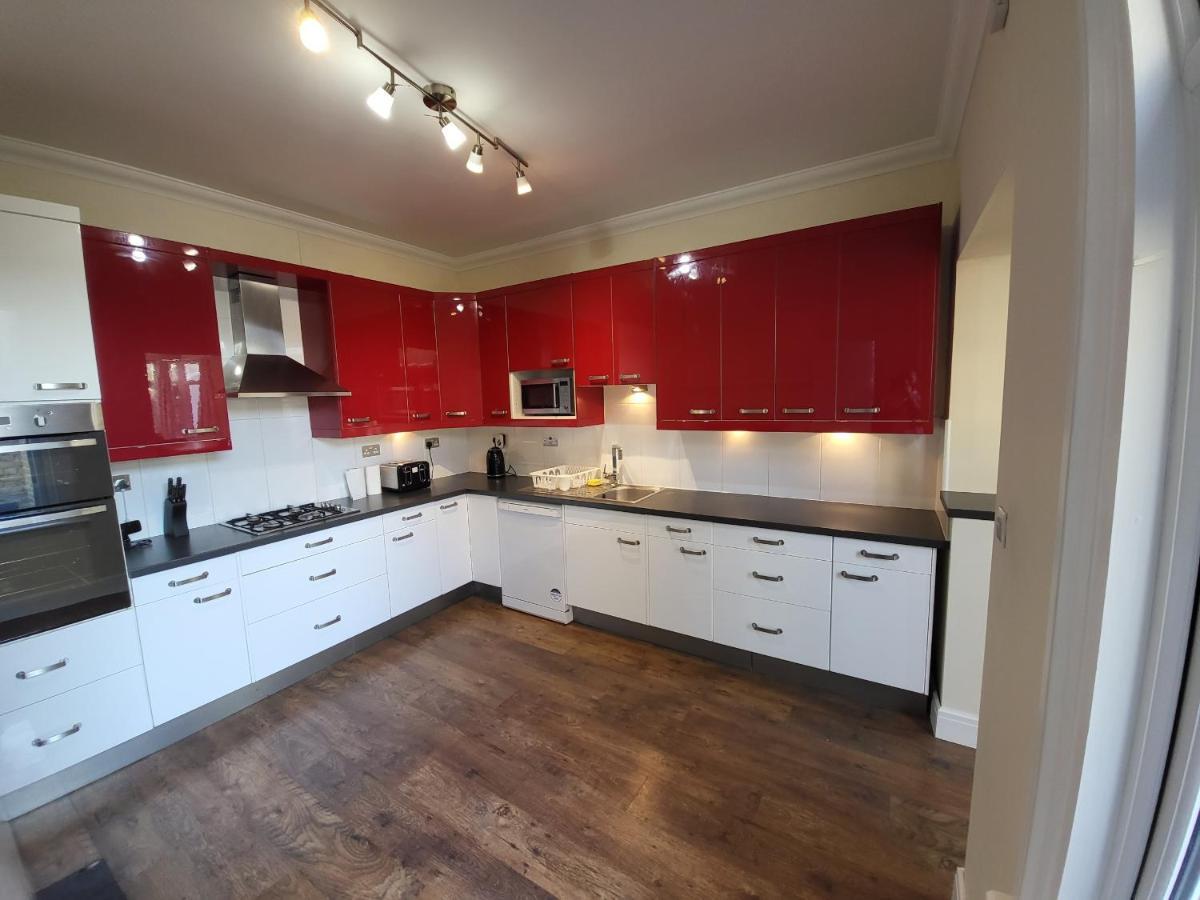 Spacious Central 5 Bedroom House By Tube Station Apartment