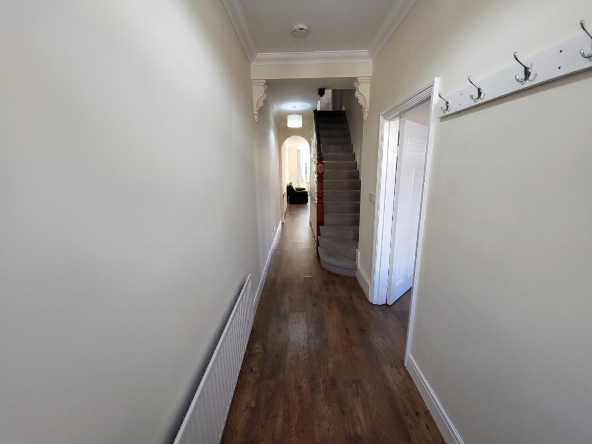 Spacious Central 5 Bedroom House By Tube Station London