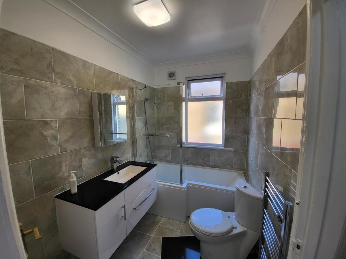 Spacious Central 5 Bedroom House By Tube Station Apartment London