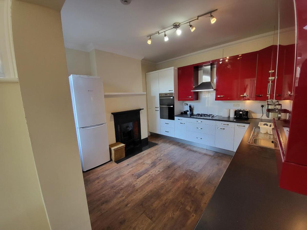 Spacious Central 5 Bedroom House By Tube Station Apartment *