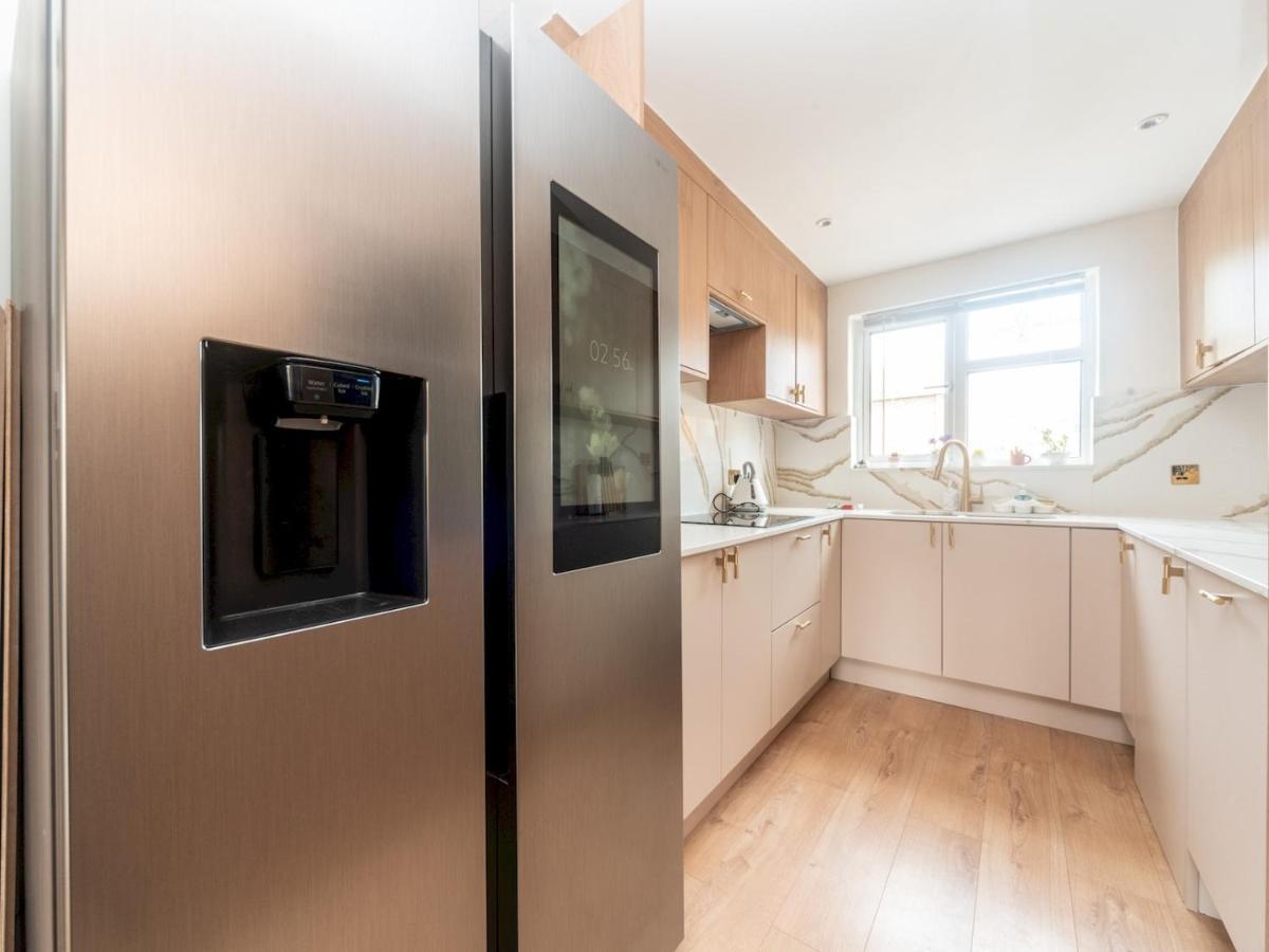 Pass The Keys Spacious Cosy Close To Abbey Wood Holiday home