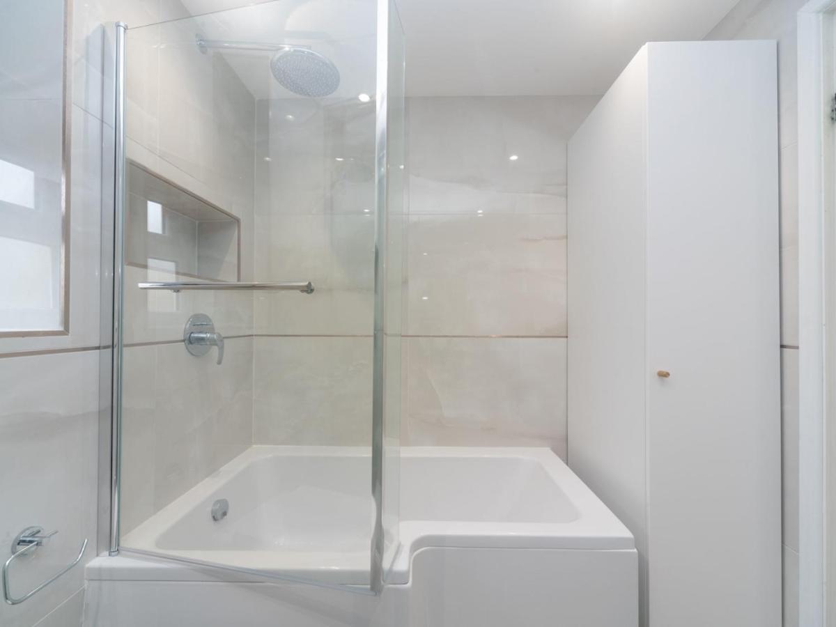 Holiday home Pass The Keys Spacious Cosy Close To Abbey Wood *