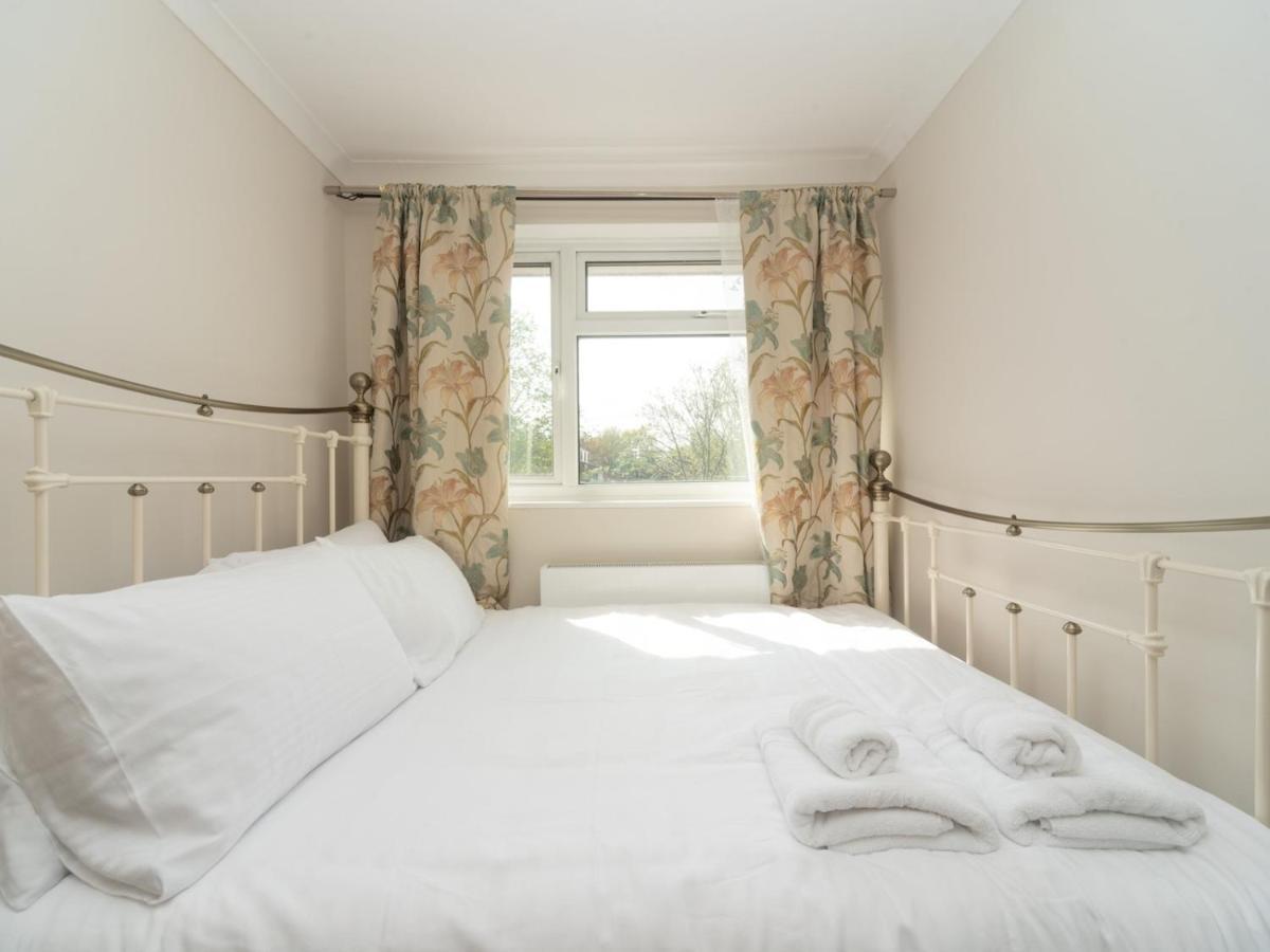 Pass The Keys Spacious Cosy Close To Abbey Wood Holiday home London
