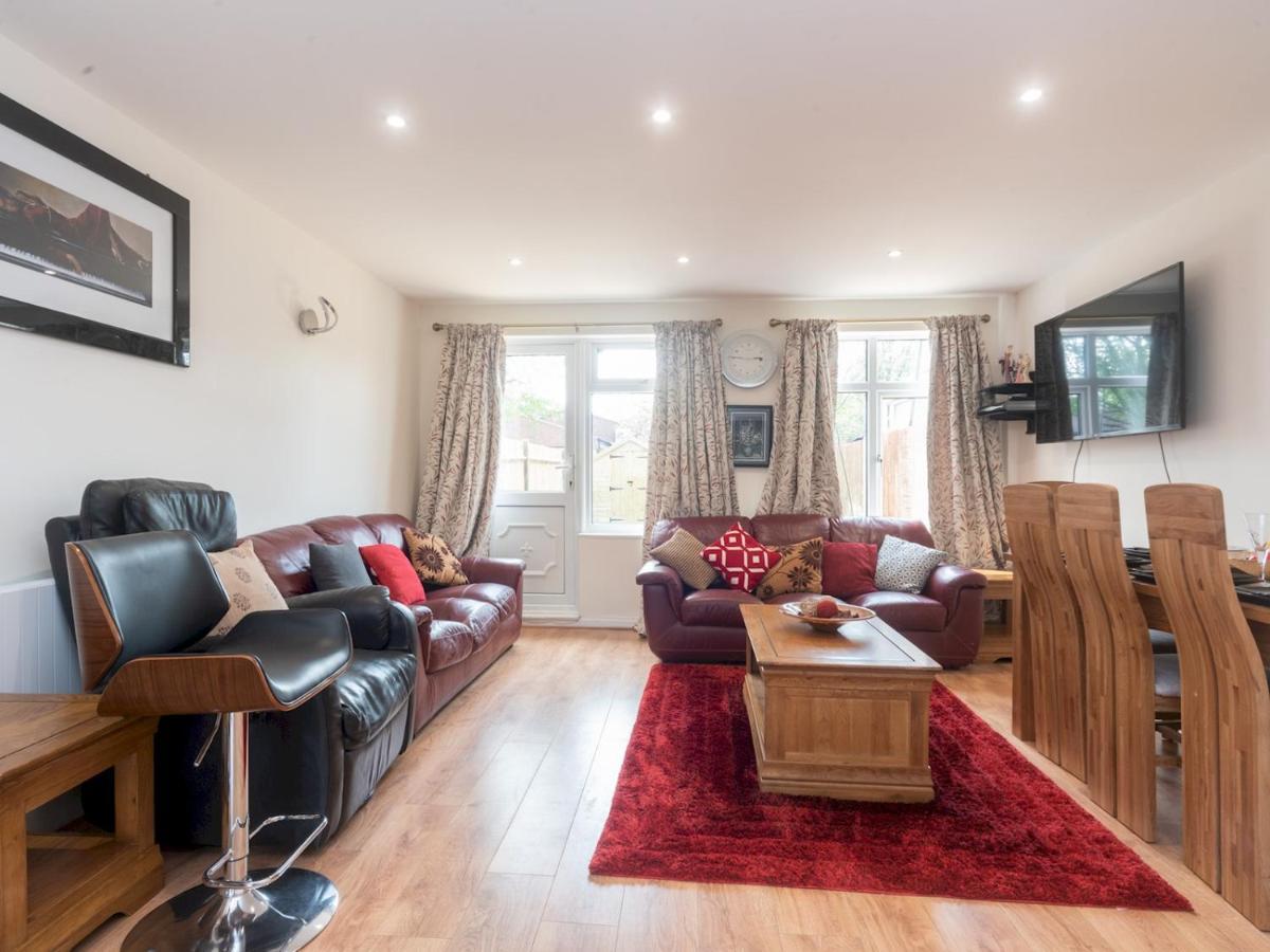 Pass The Keys Spacious Cosy Close To Abbey Wood Holiday home