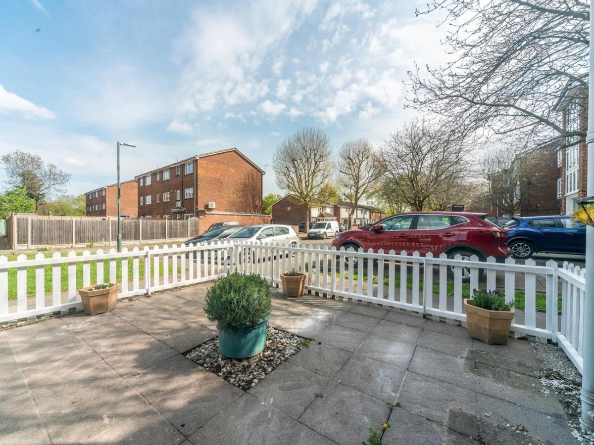 Pass The Keys Spacious Cosy Close To Abbey Wood Holiday home London