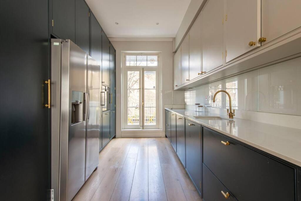 Chelsea Stunning Two Bedroom Townhouse With Airconditioning Apartment *