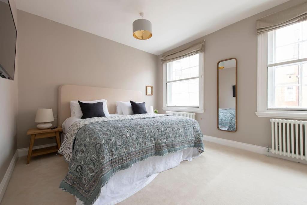 Chelsea Stunning Two Bedroom Townhouse With Airconditioning Apartment *