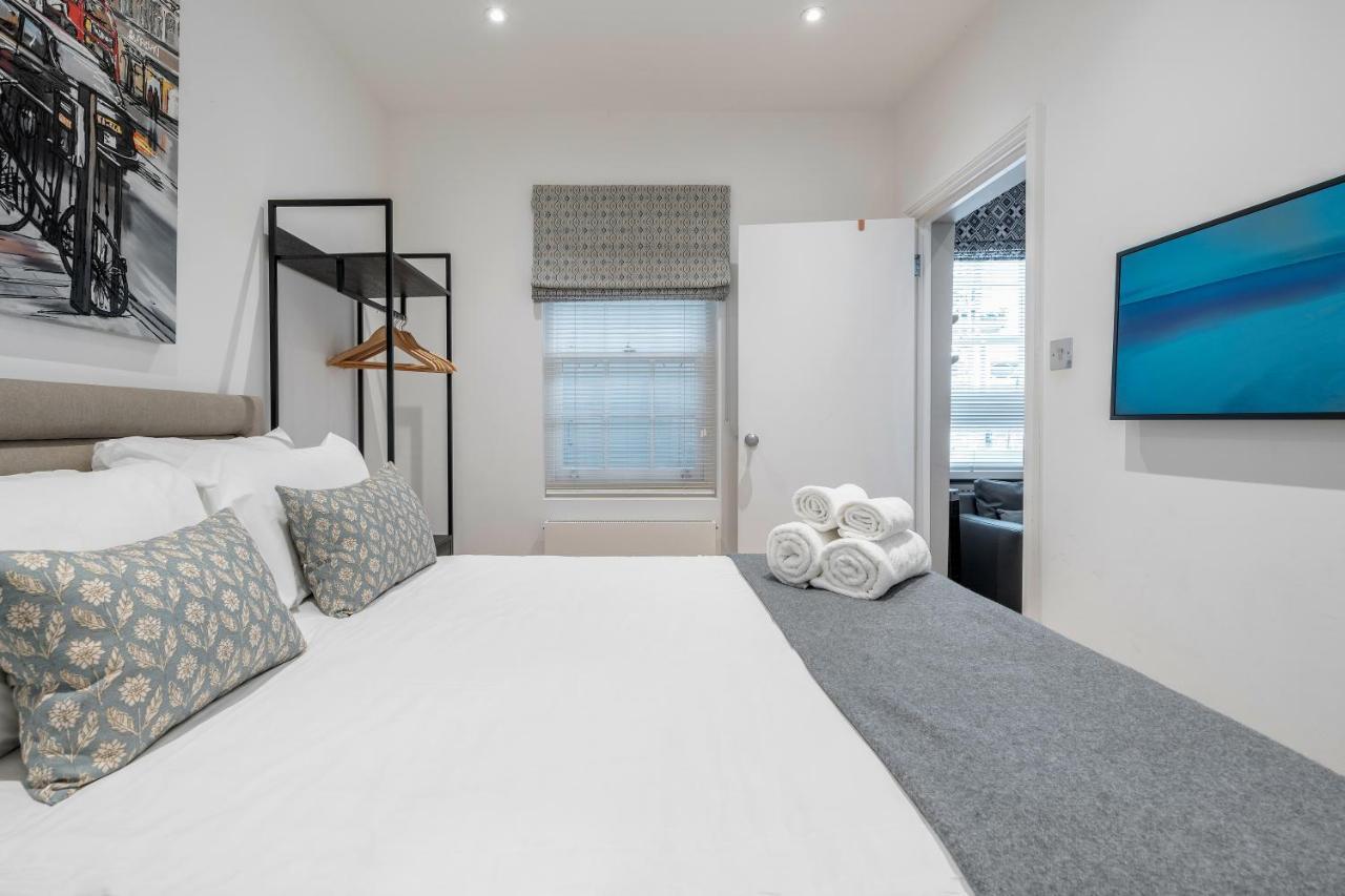 Luxurious Mews House Next To Hyde Park Apartment London