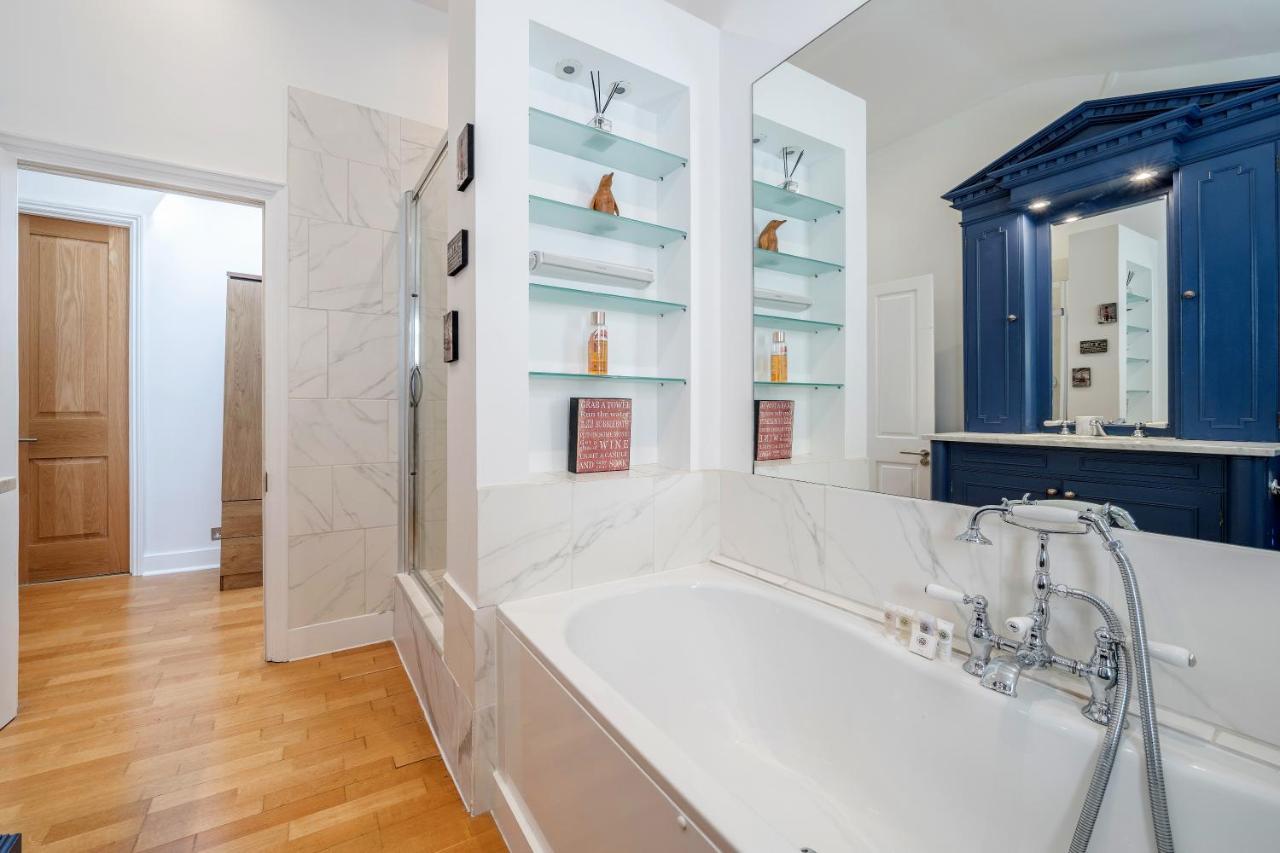 Luxurious Mews House Next To Hyde Park Apartment