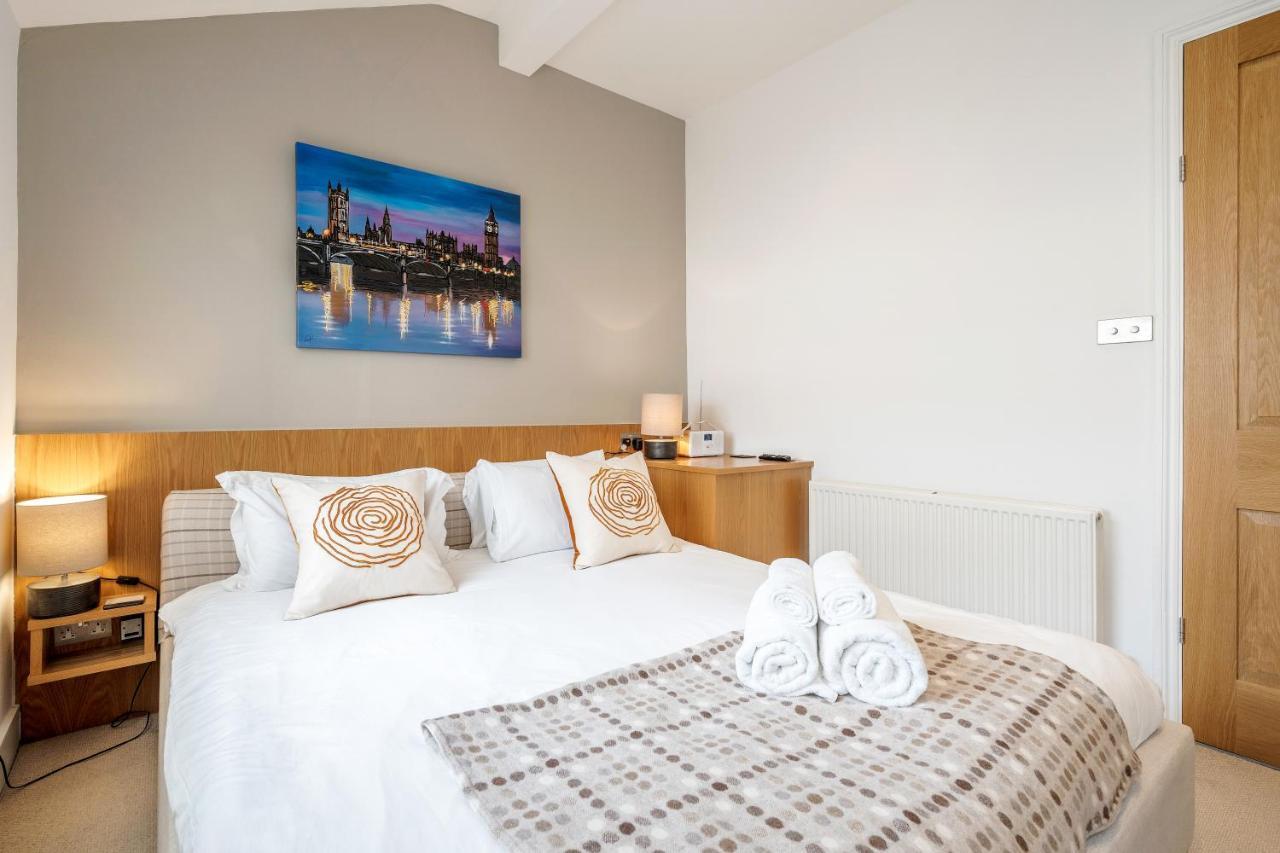 Luxurious Mews House Next To Hyde Park Apartment London