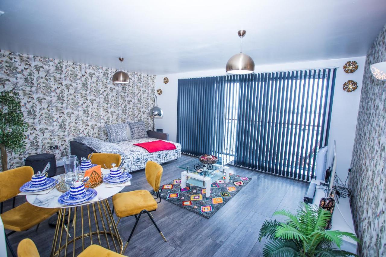Remarkable 2-bed With Sea View Apartment *