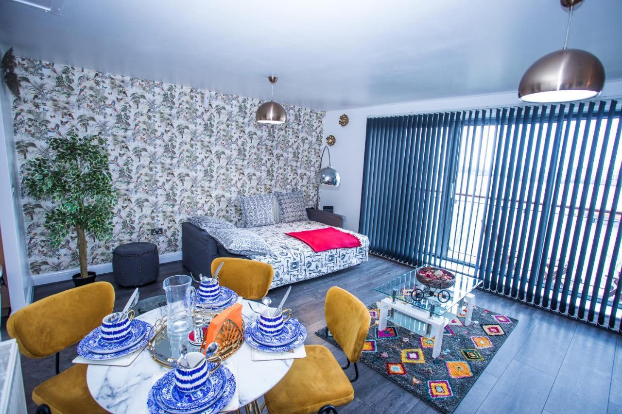 Remarkable 2-bed With Sea View Apartment