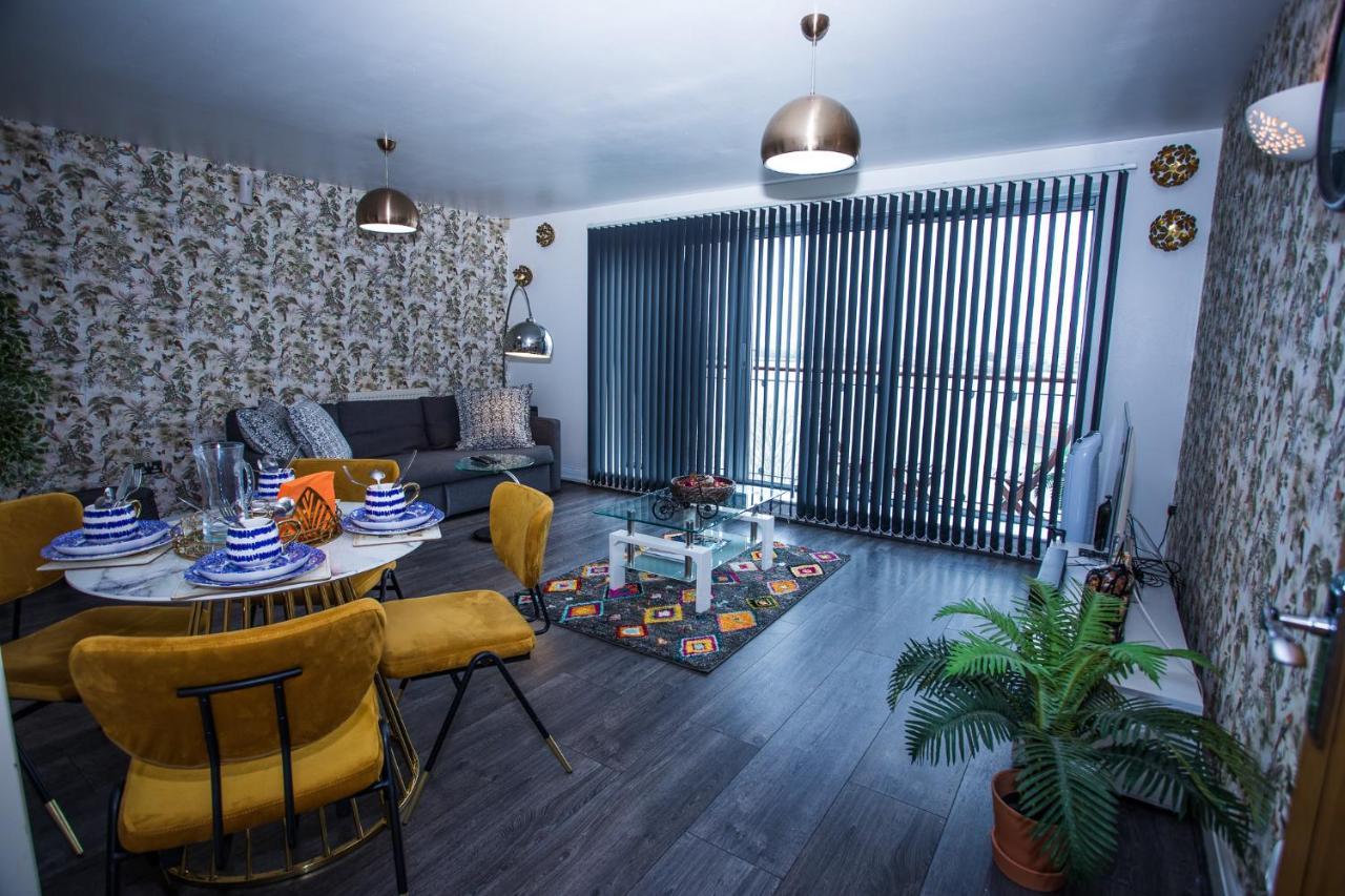 Remarkable 2-bed With Sea View London