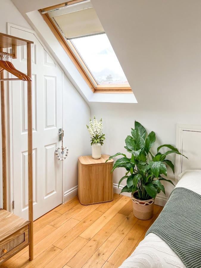 Zozy Happy Land Guest house London