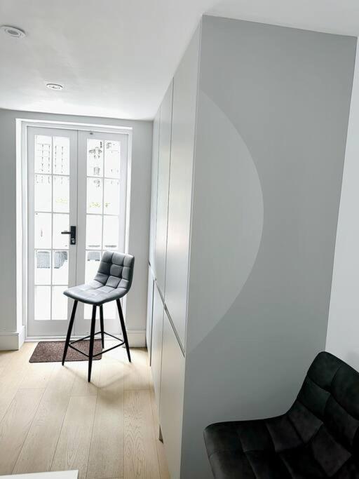 Londwell, Luxe And Leaves, Chelsea Flat With Private Garden Apartamento