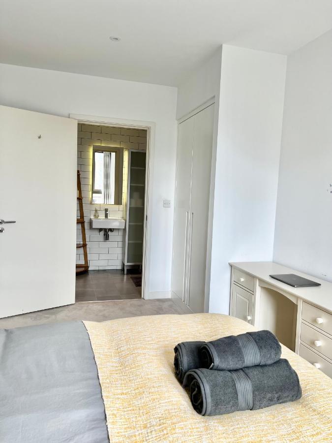 Luxury 2 Bedroom 2 Bathroom - Airport Apartment London