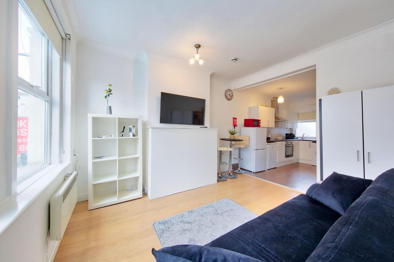 Stunning One Bedroom Studio In Tooting Broadway Apartment *