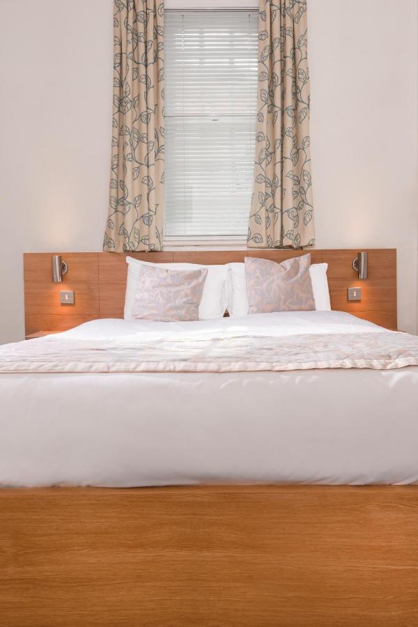 Fox Connaught Excel 3* London