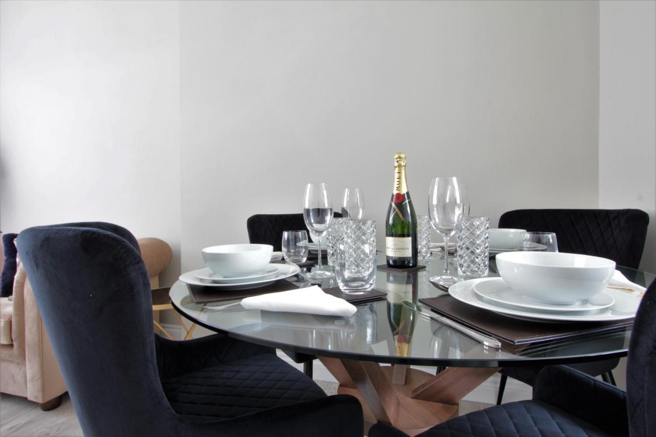 Avari - Hatton Collection * London