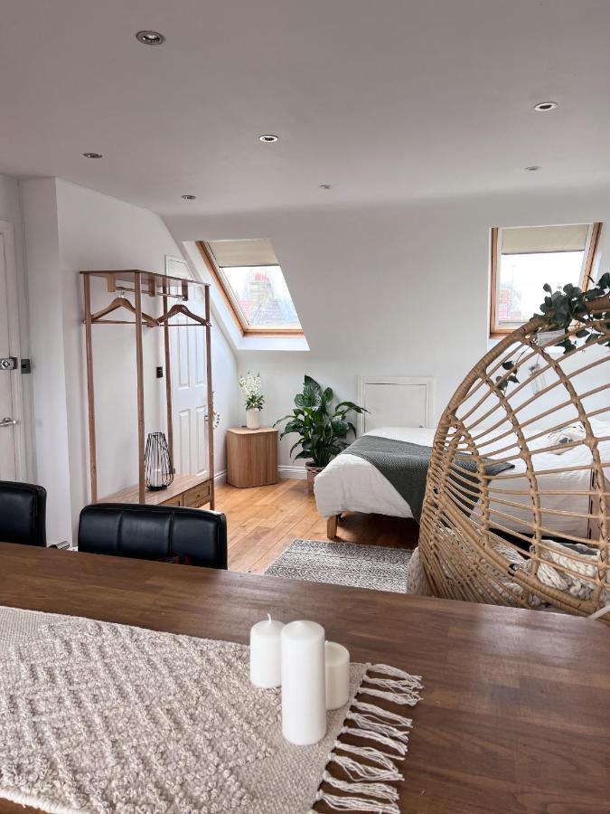 Zozy Happy Land Guest house London