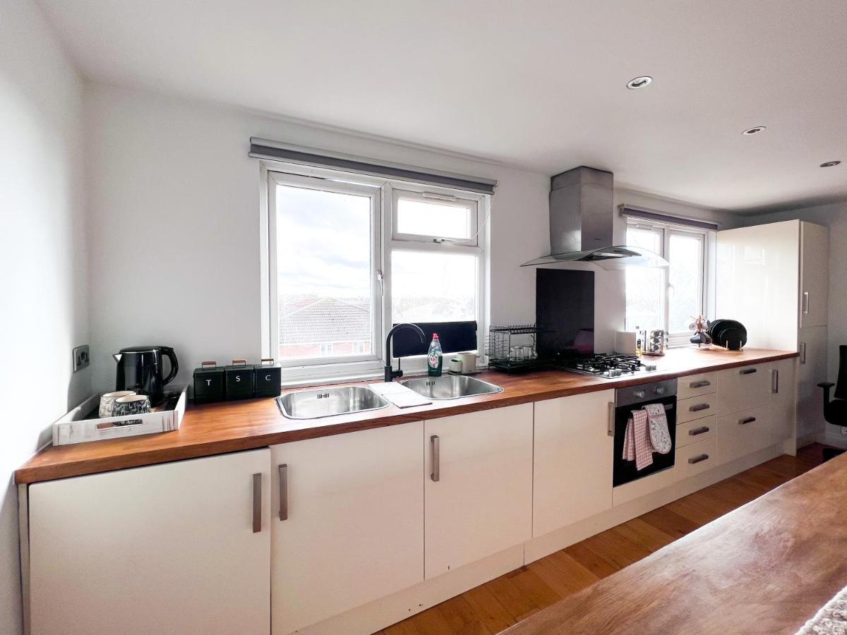 Zozy Happy Land Guest house London