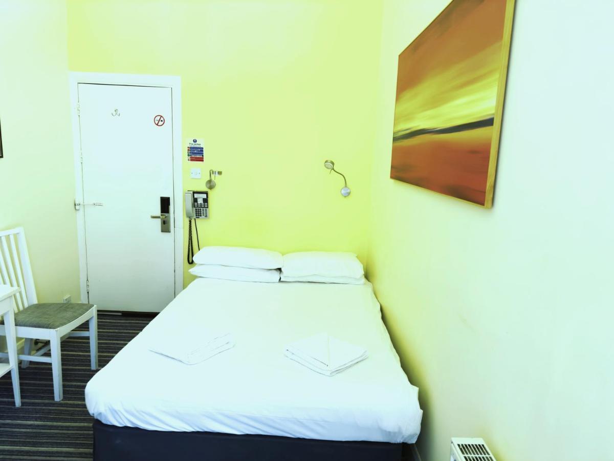 Manor Hotel 2*