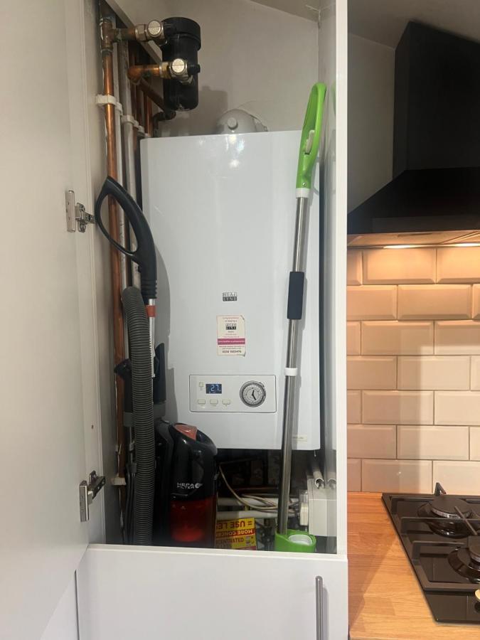 Large Modern Studio Flat Apartment London