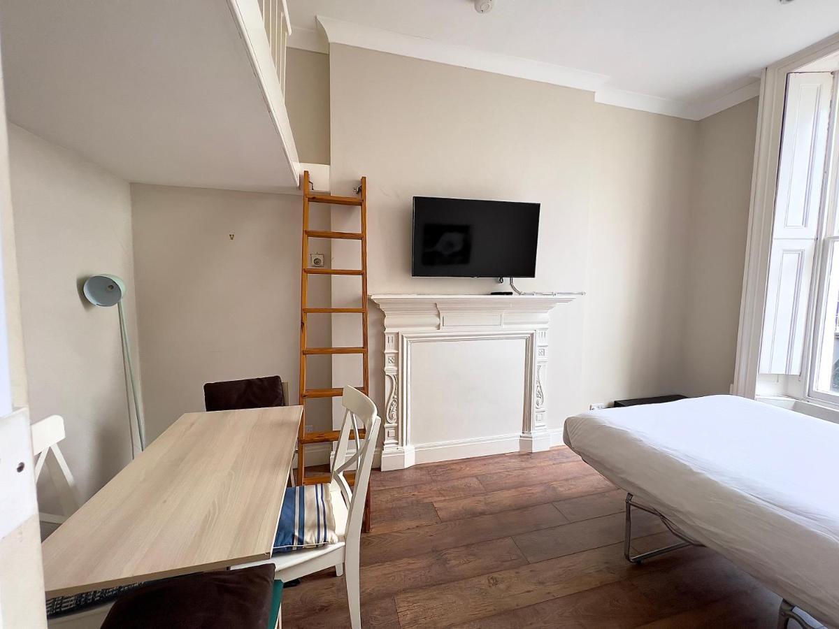 Super Flat In The Heart Of Westminster *