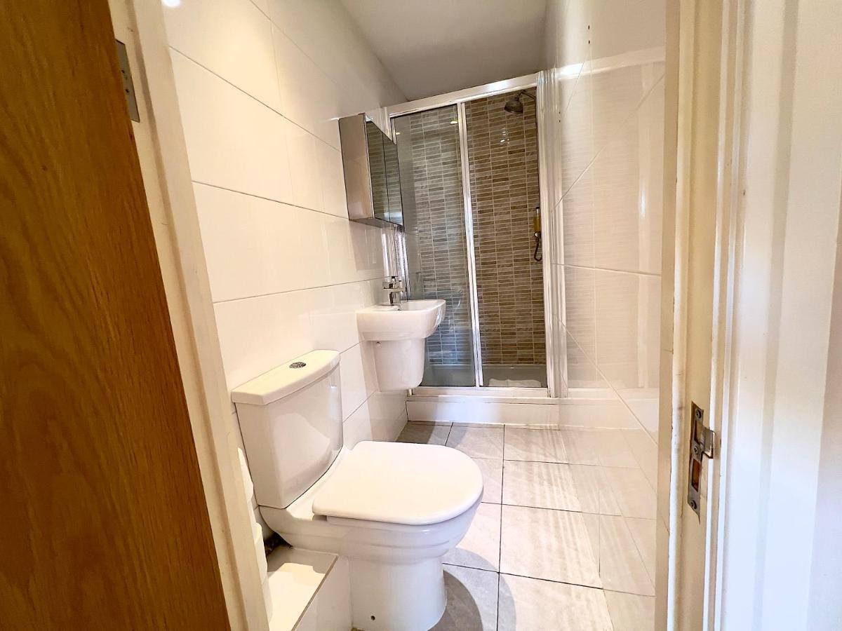 2 Bedroom In Westminster Apartment *