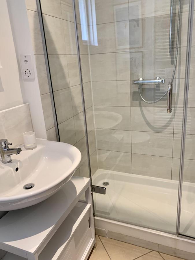 Lovely Newly Refurbished In Battersea * Londres