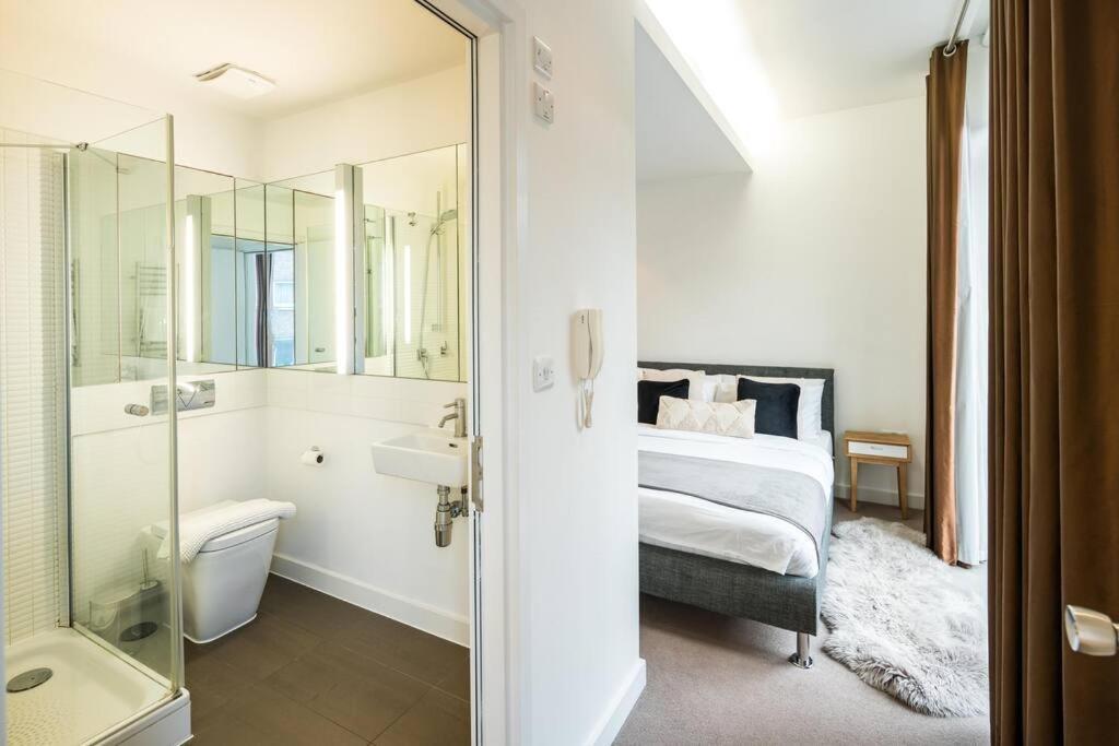 Chic And Spacious Flat Near Bond Street Apartment