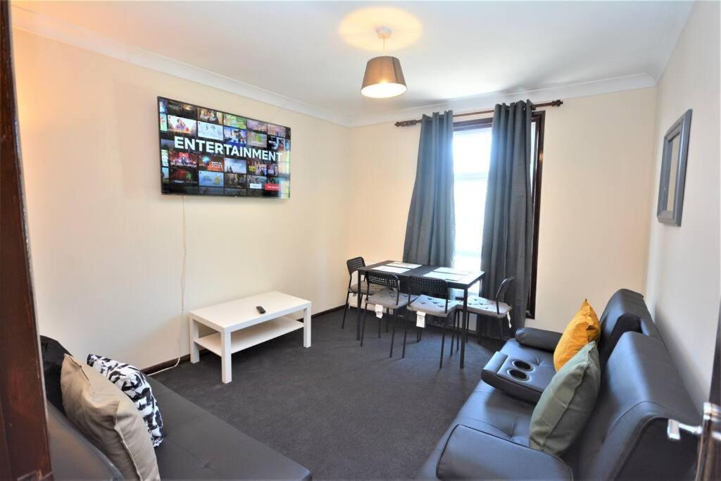 Lovely 3bedroom Apartment *