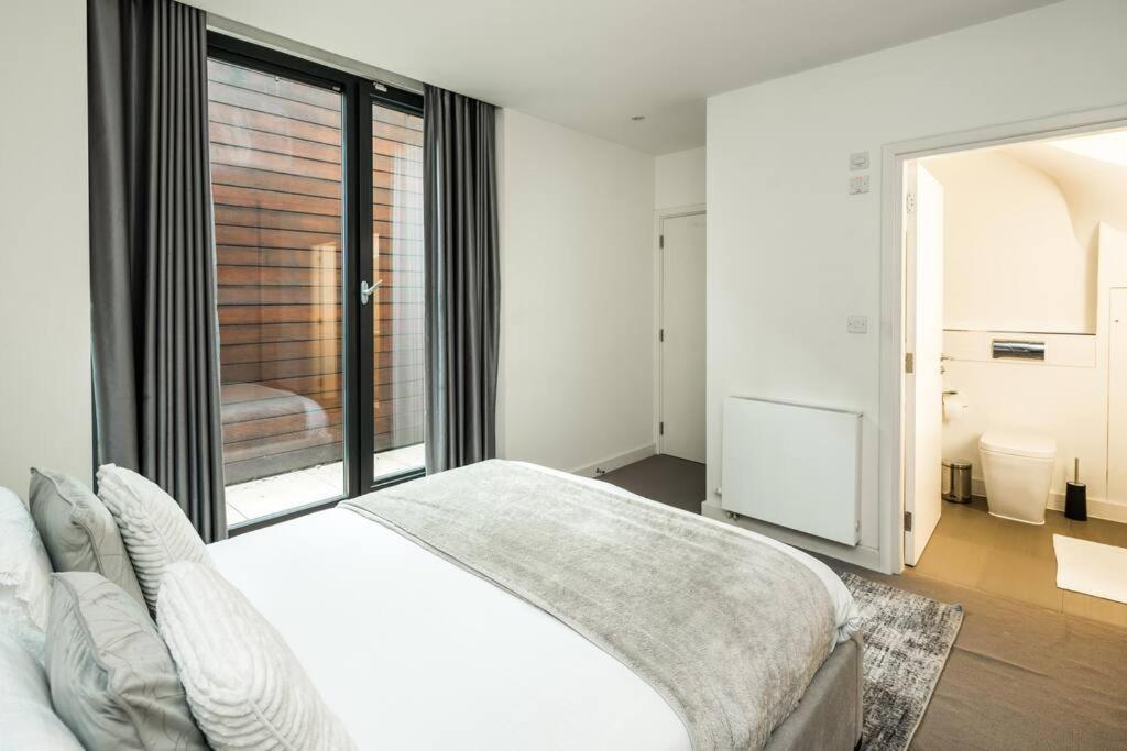 Chic And Spacious Flat Near Bond Street Apartment