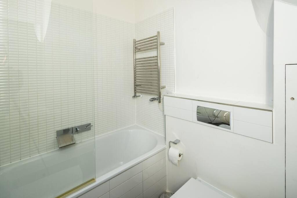 Chic And Spacious Flat Near Bond Street * London