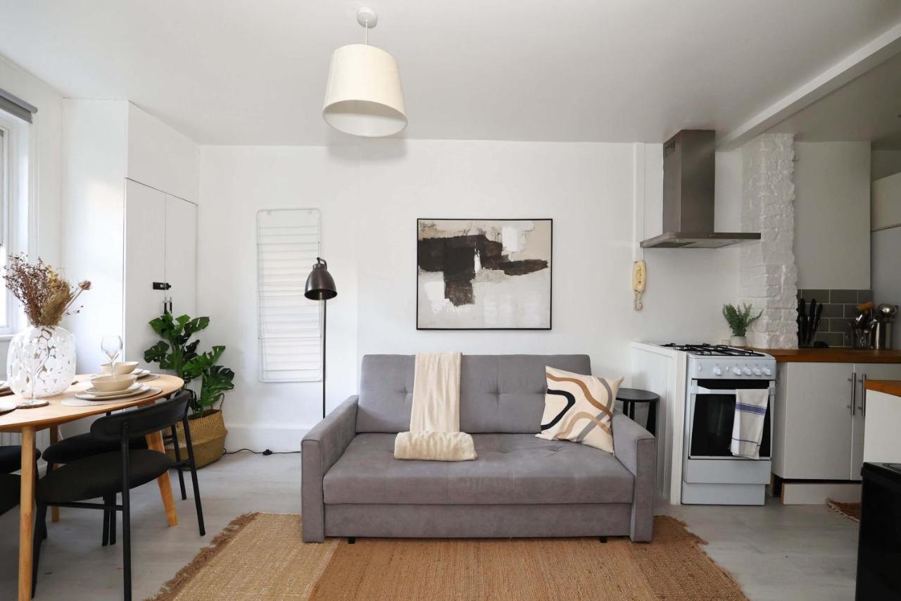 W For 4. Open Plan Kitchen/living Apartment
