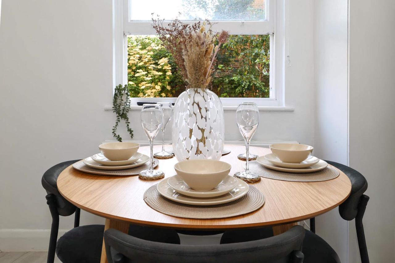 W For 4. Open Plan Kitchen/living Apartment *