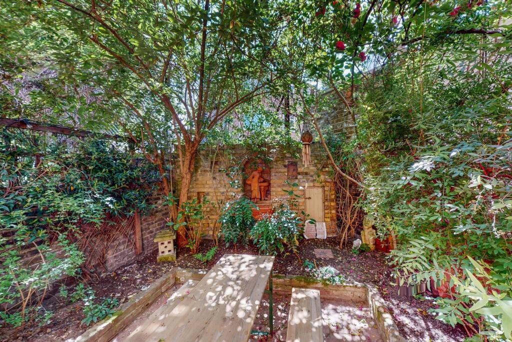 Whimsical 4 Bedroom House In Elephant And Castle London
