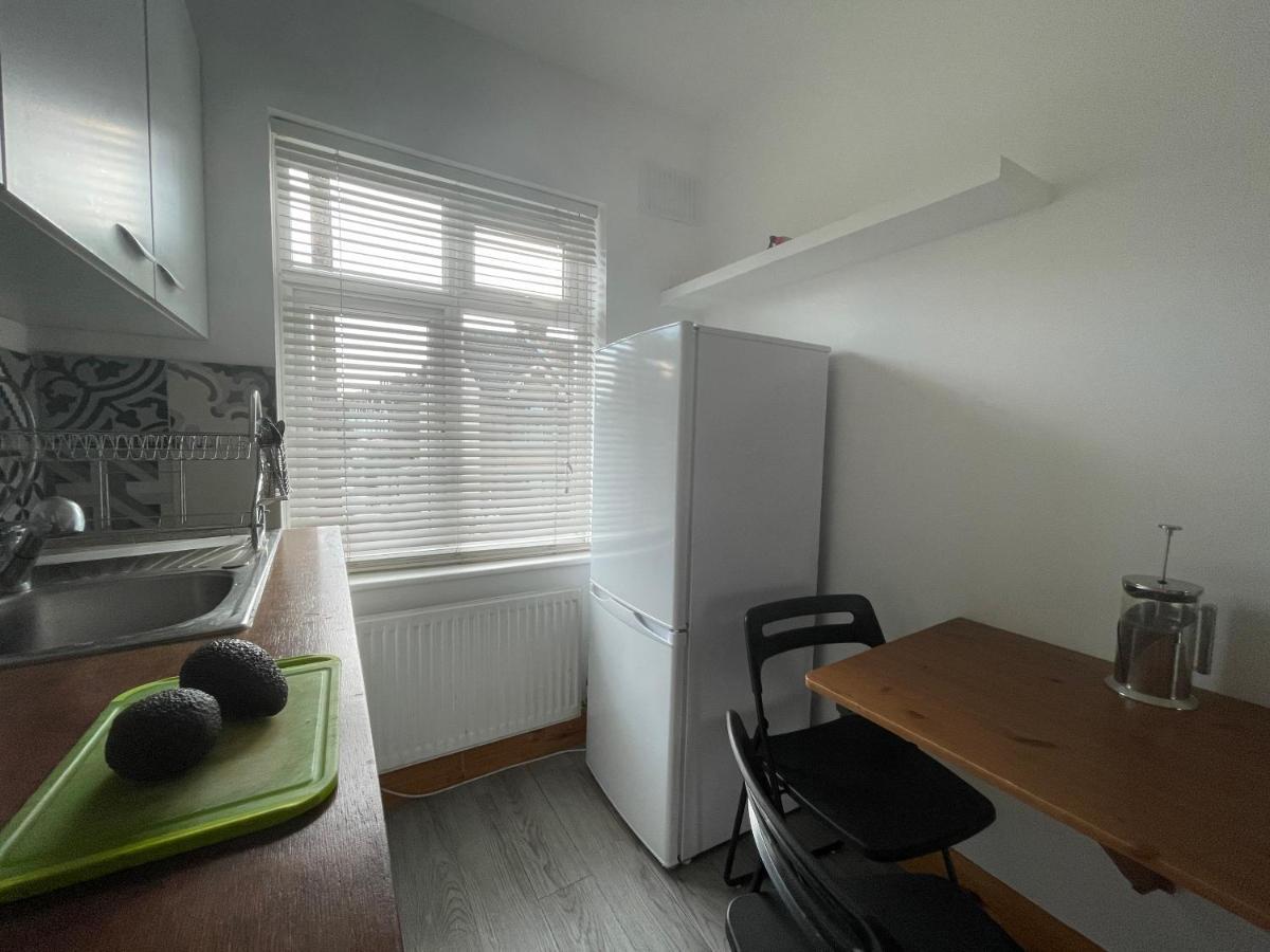 Entire House Floor Perfect For Couples & Freelancers - Available For Single Too Guest house *