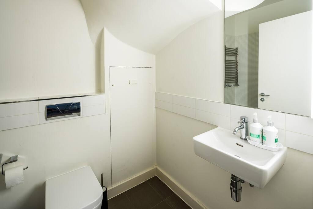 Chic And Spacious Flat Near Bond Street Apartment London