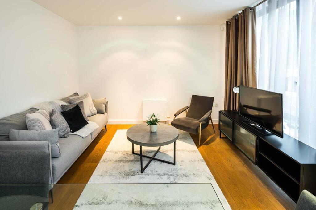 Chic And Spacious Flat Near Bond Street Apartment London