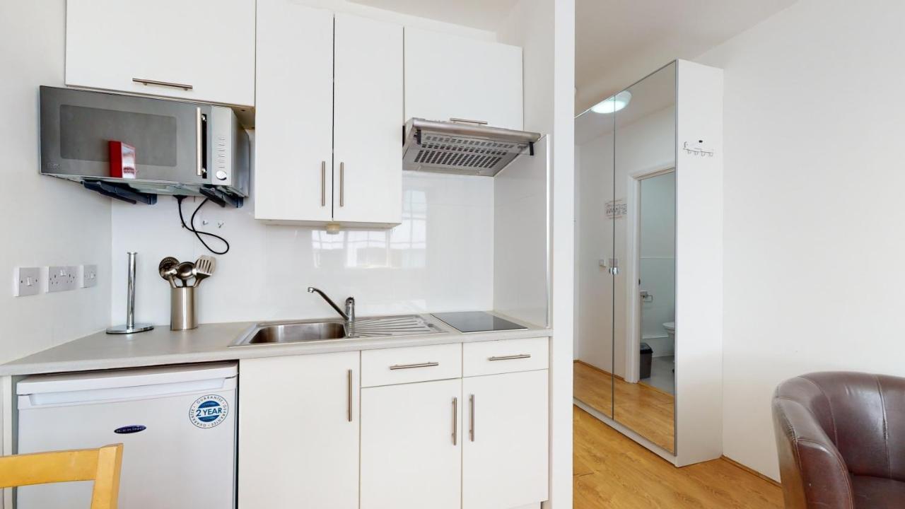 Superb Studio Apartment *