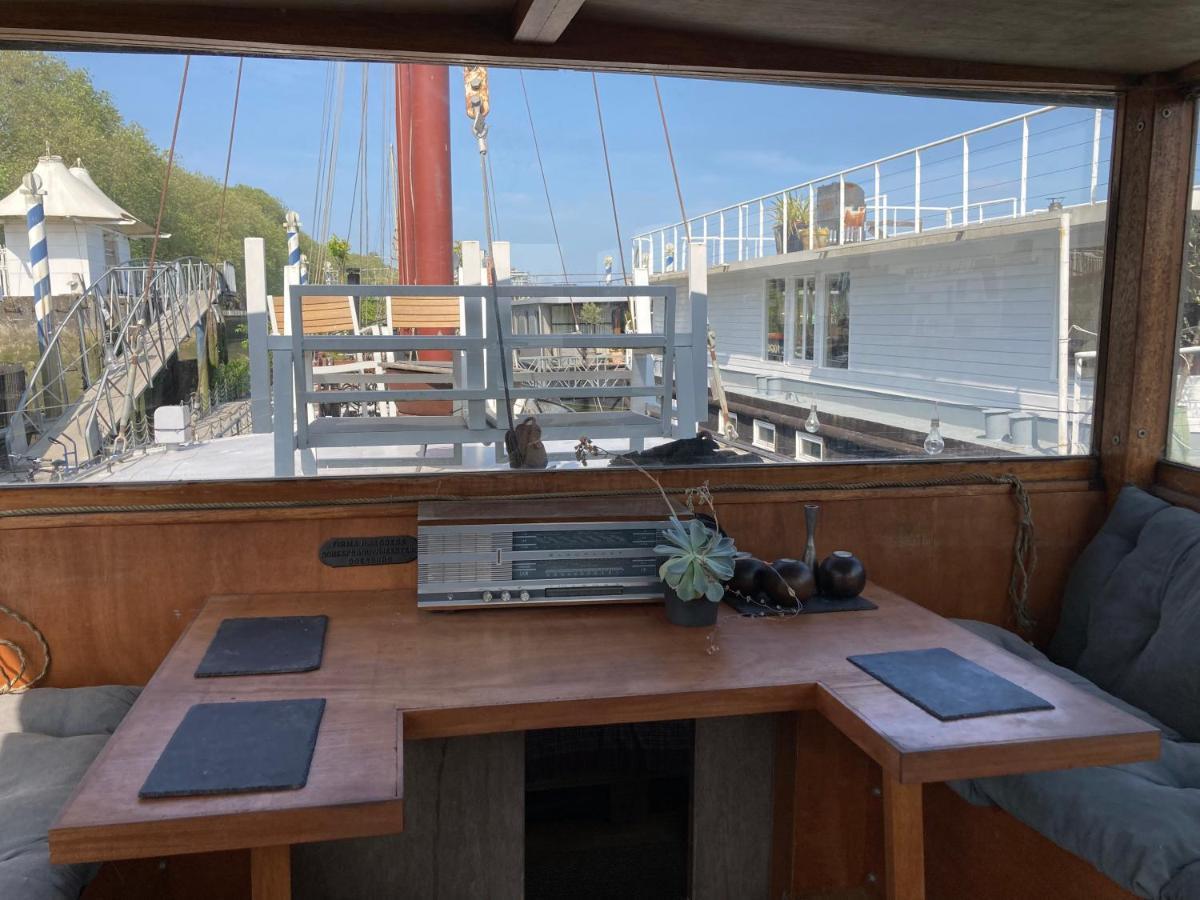 Botel Ahoy *