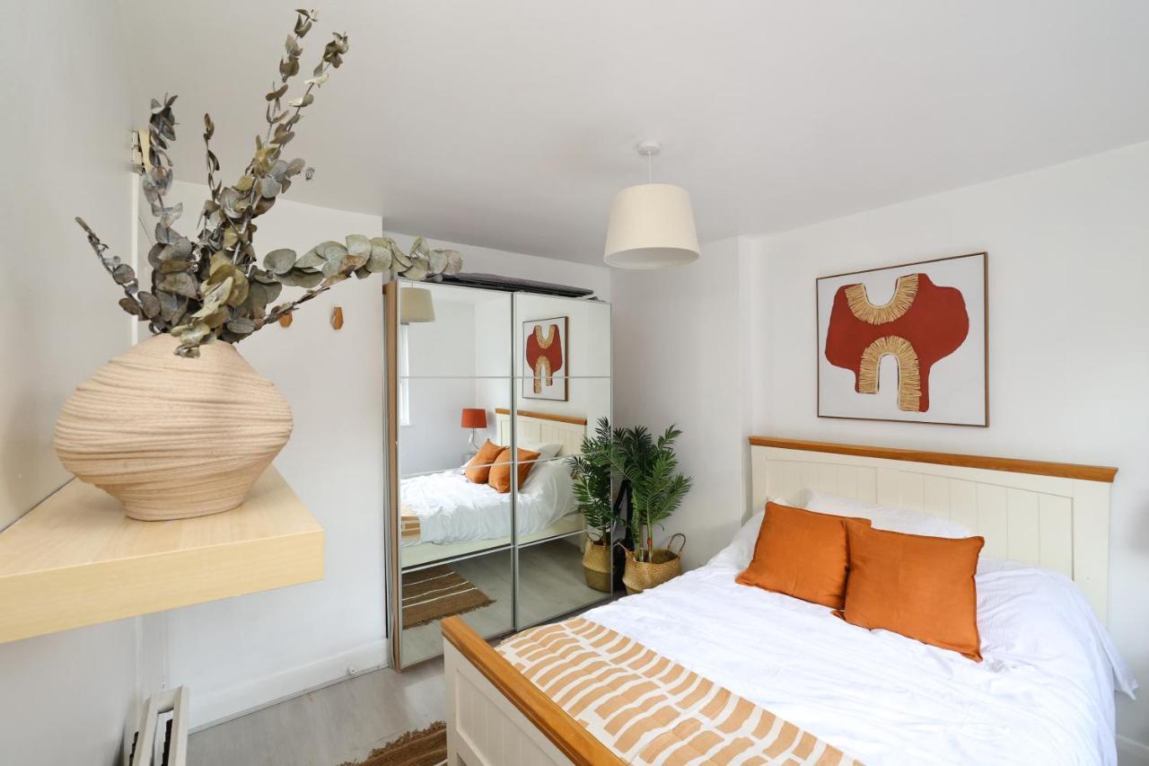 W For 4. Open Plan Kitchen/living Apartment *
