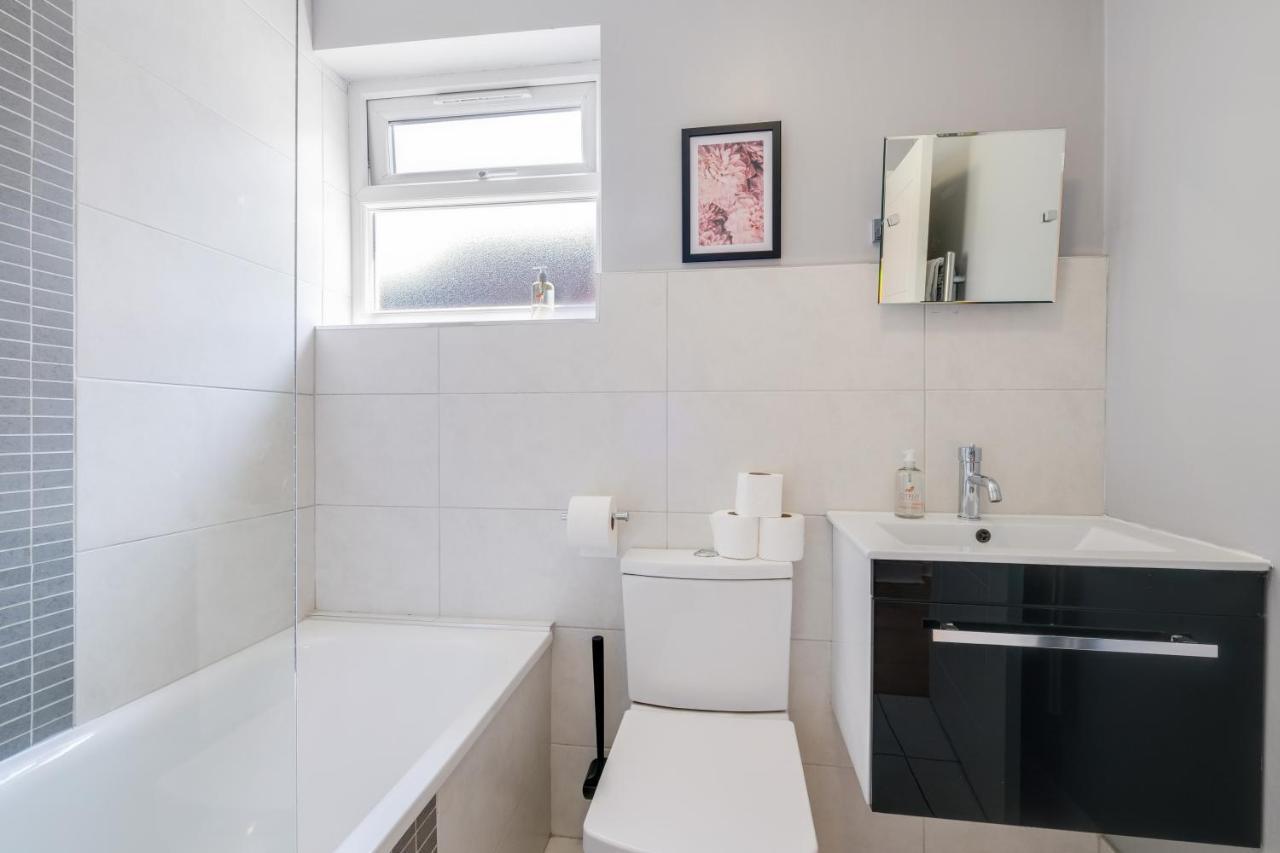 Ferienhaus Luxury 3 Bedroom 2 Bathroom House, Fulham By 360stays London