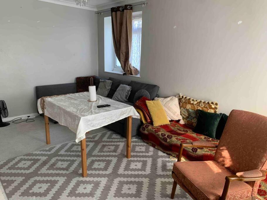Entire 2 Bedroom Apartment *