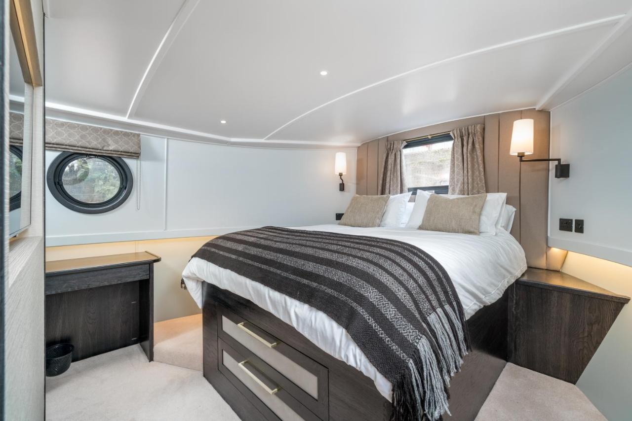 Elegant Houseboat Near Canary Wharf Londres