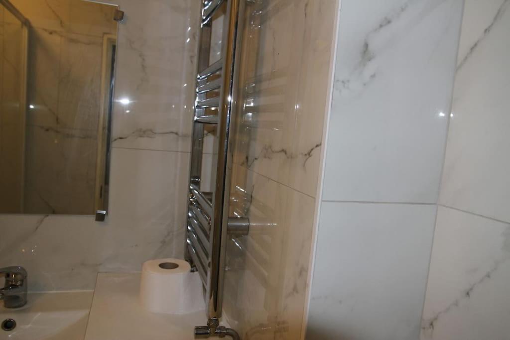 Ensuite With Kitchen Modern Large Double-bed In Zone 2 Apartamento Londres